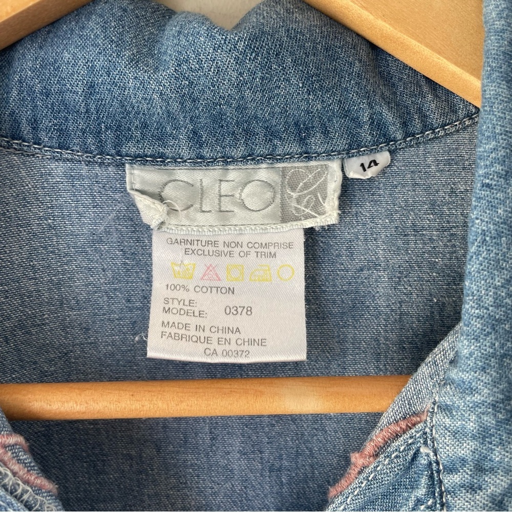SOLD Vintage 90s Western Embroidered Denim Button-Up Shirt Size Medium Feminine - Picture 4 of 7
